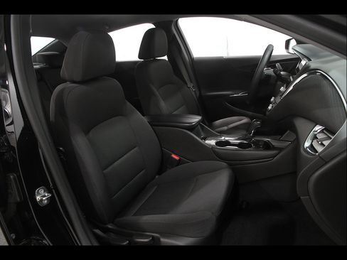 Used 2017 Chevrolet Malibu LT FWD image 15
