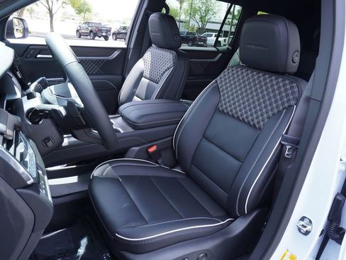 New 2026 GMC Acadia Denali w/ Super Cruise Package FWD image 13