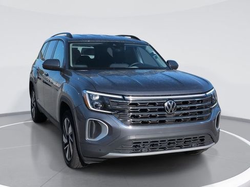 Used 2024 Volkswagen Atlas SE image 1