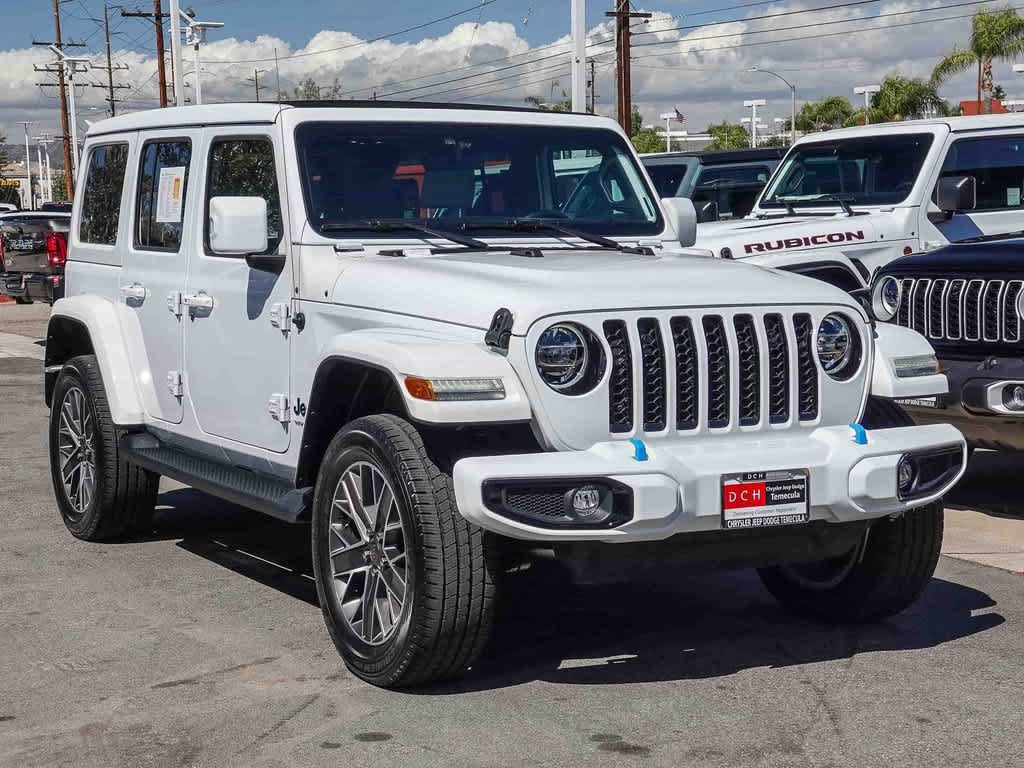 Used 2022 Jeep Wrangler Unlimited Sahara AWD/4WD image 3