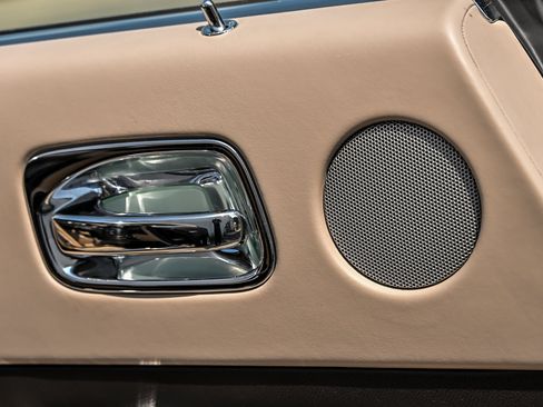 Used 2016 Rolls-Royce Wraith RWD image 17