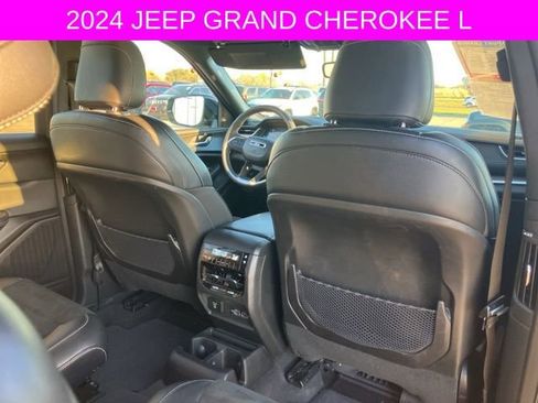 Used 2024 Jeep Grand Cherokee L Altitude image 15