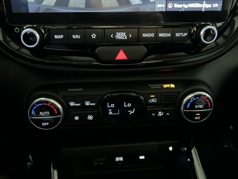 Used 2025 Kia Soul EX FWD image 26