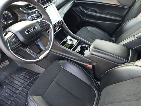 Used 2024 Jeep Grand Cherokee L Altitude image 9