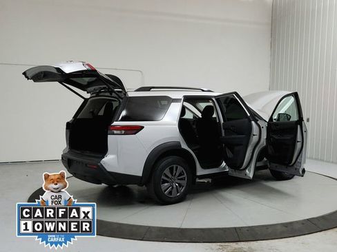 Used 2025 Nissan Pathfinder SV AWD/4WD image 15