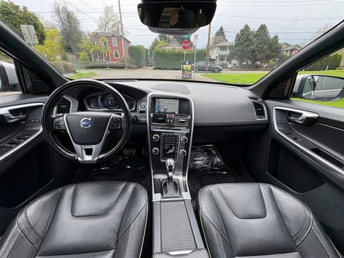 Used 2015 Volvo XC60 T6 R-Design Platinum image 17