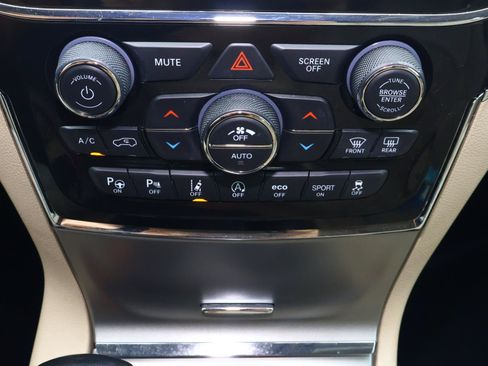 Used 2021 Jeep Grand Cherokee Limited w/ Luxury Group II RWD image 28