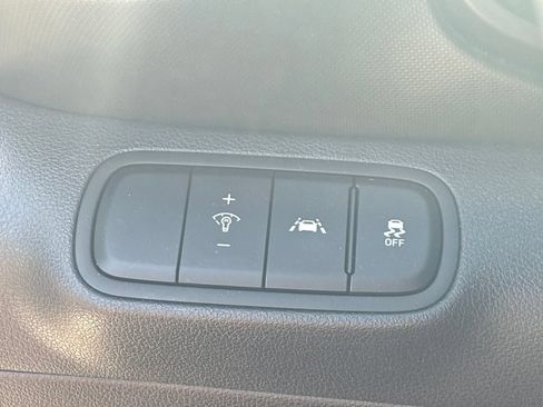 Used 2020 Hyundai Venue SEL FWD image 11