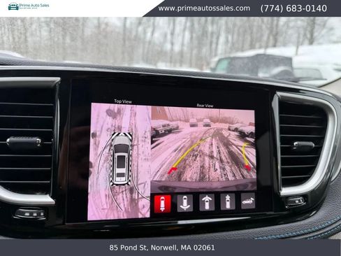 Used 2021 Chrysler Pacifica Touring-L FWD image 31