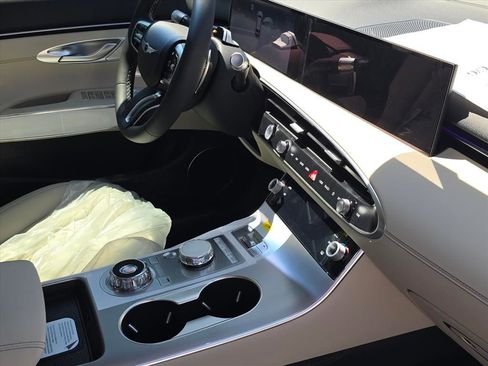 New 2026 Genesis GV70 2.5T Select image 9