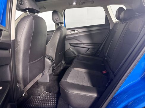 Certified 2025 Volkswagen Taos SE image 20