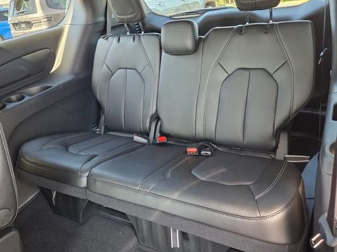 New 2026 Chrysler Pacifica Select FWD image 12