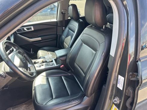 Used 2022 Ford Explorer XLT w/ Equipment Group 202A image 9