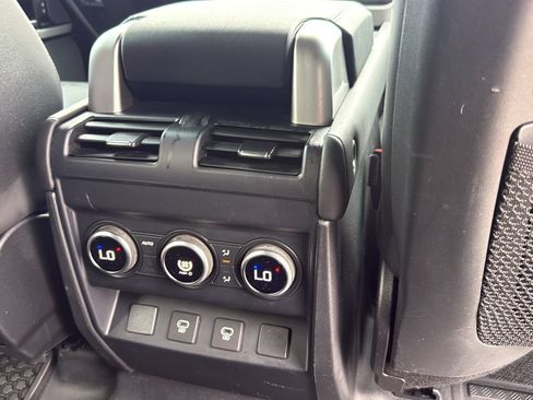 Used 2024 Land Rover Defender 130 X-Dynamic SE AWD/4WD image 28