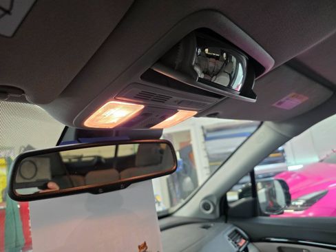 Used 2016 Honda Pilot Touring image 34