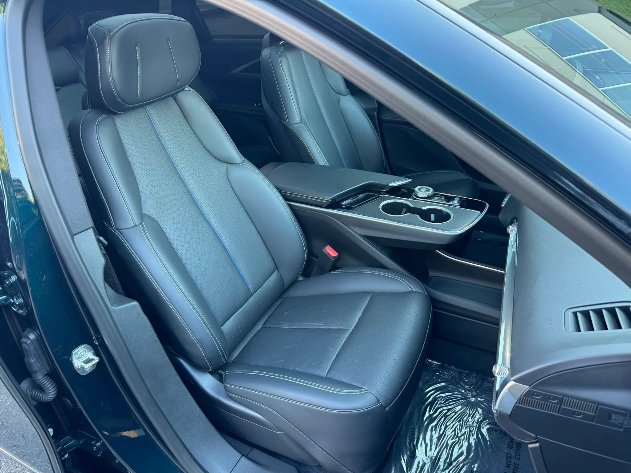 Used 2024 Cadillac Lyriq Luxury AWD/4WD image 25
