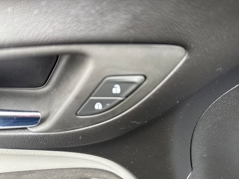 Used 2023 Chevrolet Equinox LS image 12