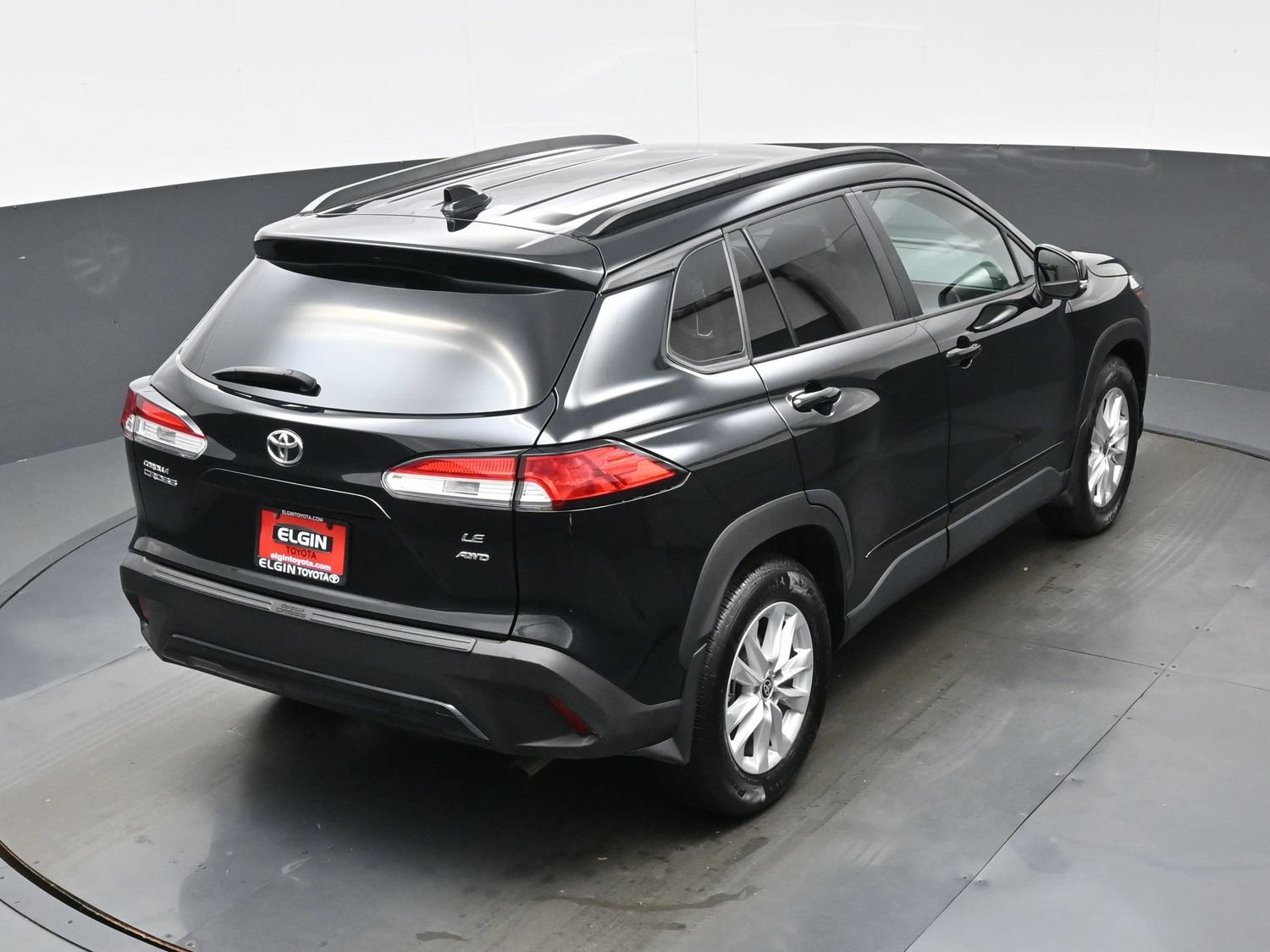 Used 2023 Toyota Corolla Cross LE AWD/4WD image 39
