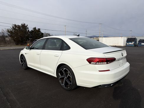 Certified 2021 Volkswagen Passat 2.0T R-Line image 8