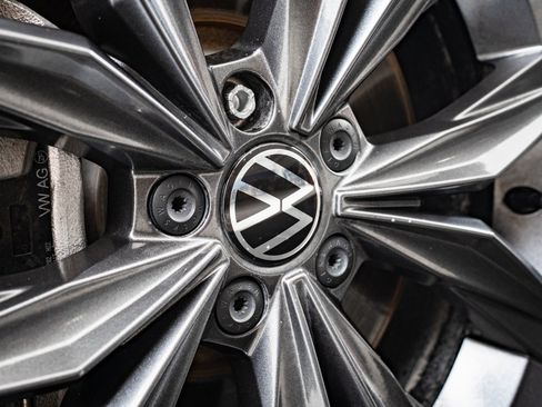 Used 2022 Volkswagen Tiguan SE image 8