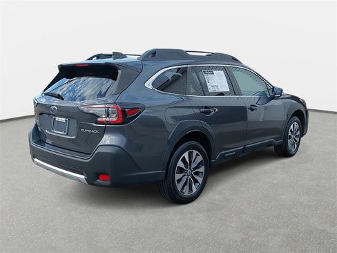 Used 2023 Subaru Outback Limited image 5