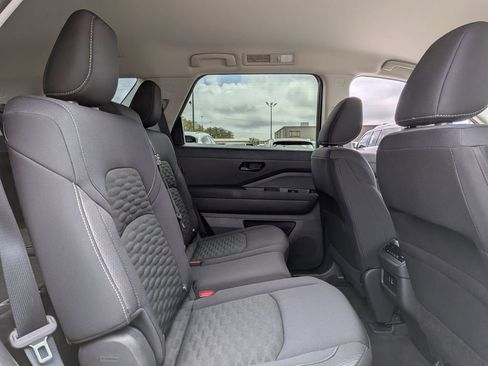 Used 2025 Nissan Pathfinder SV image 22