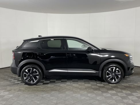 Used 2025 Nissan Kicks SR image 5