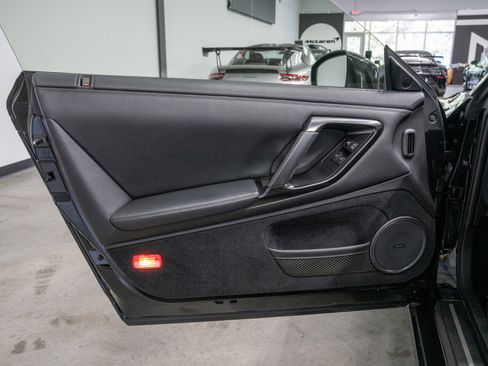 Used 2013 Nissan GT-R Premium image 40