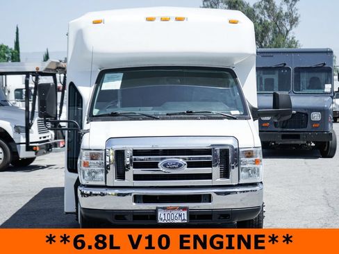 Used 2013 Ford E-450 and Econoline 450 Super Duty w/ Shuttle Bus Prep Pkg RWD image 3