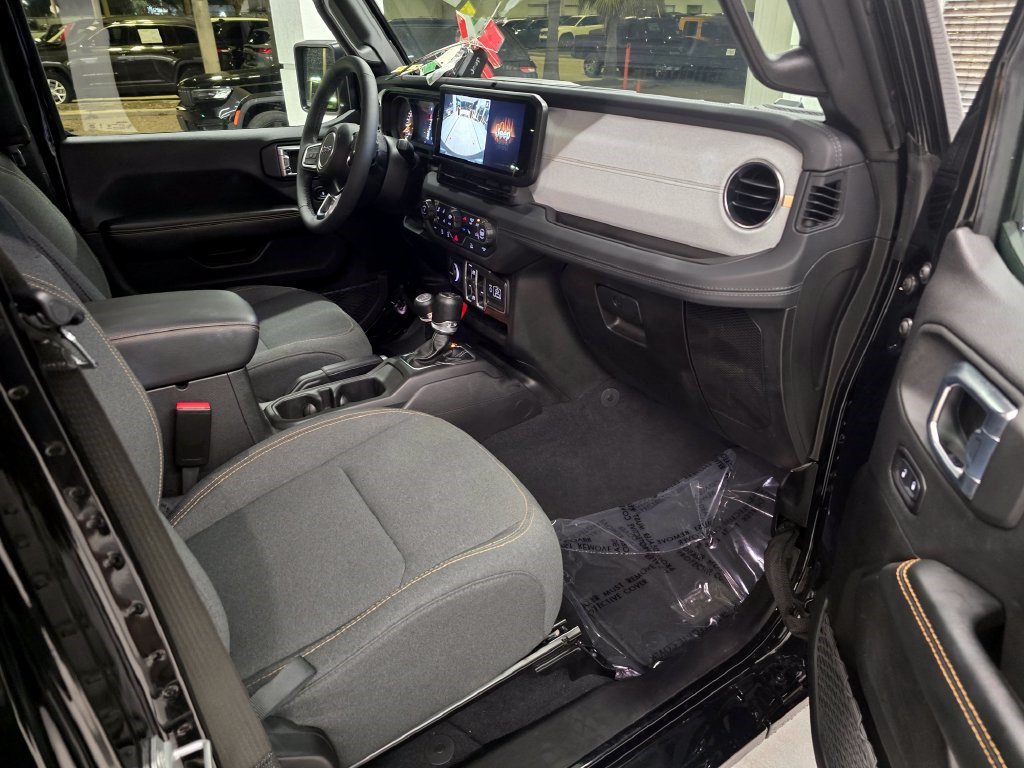 Used 2026 Jeep Wrangler Unlimited Sahara AWD/4WD image 28
