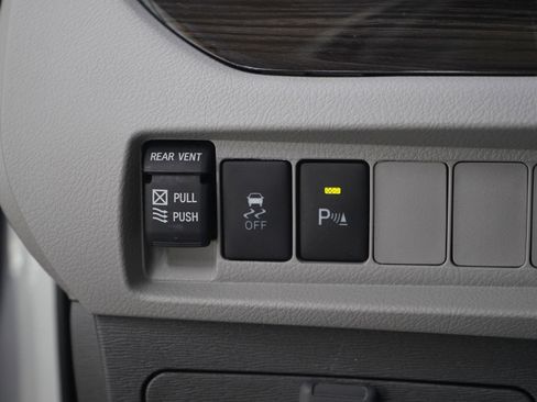 Used 2020 Toyota Sienna XLE image 25