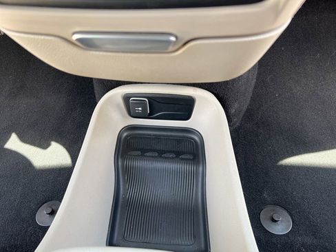 Used 2023 Chrysler Pacifica Touring-L FWD image 46
