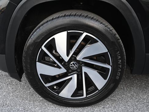 Used 2024 Volkswagen Atlas SE AWD/4WD image 35