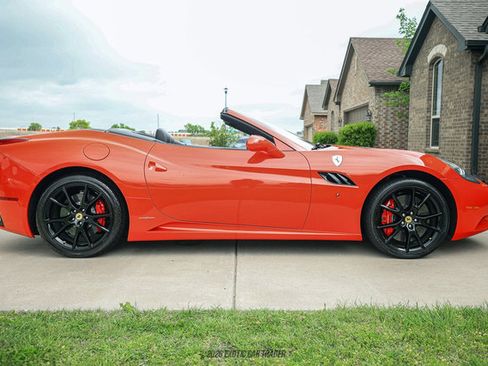 Used 2012 Ferrari California RWD image 9