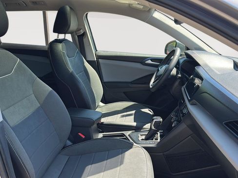 Used 2023 Volkswagen Taos SE w/ Panoramic Sunroof Package FWD image 13