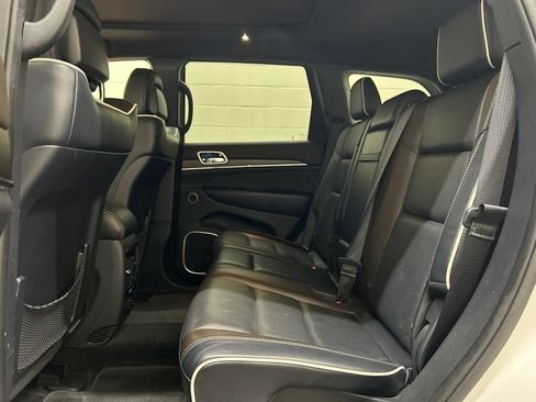Used 2016 Jeep Grand Cherokee Overland AWD/4WD image 8