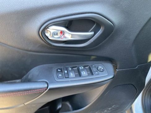 Used 2022 Jeep Cherokee Trailhawk w/ Technology Group B image 19