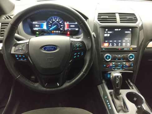 Used 2018 Ford Explorer XLT w/ Equipment Group 202A image 22