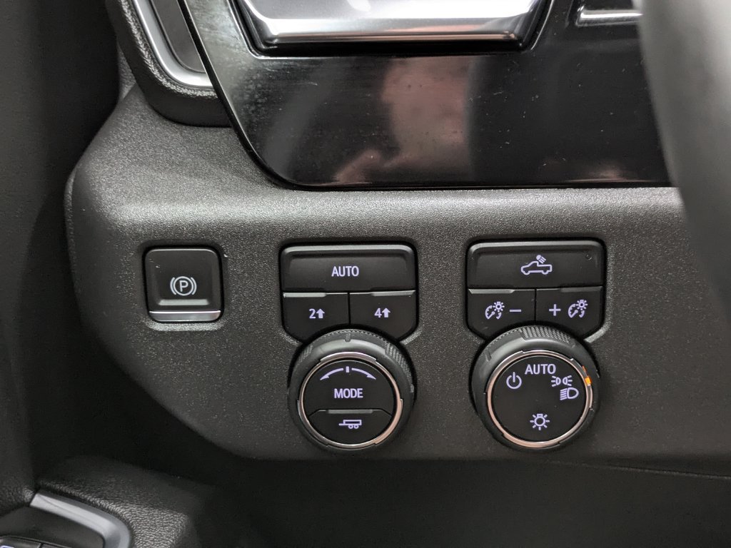 Used 2023 Chevrolet Silverado 1500 LT AWD/4WD image 11