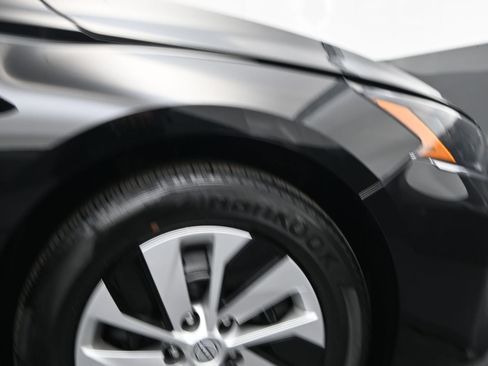Certified 2025 Nissan Altima 2.5 S FWD image 9