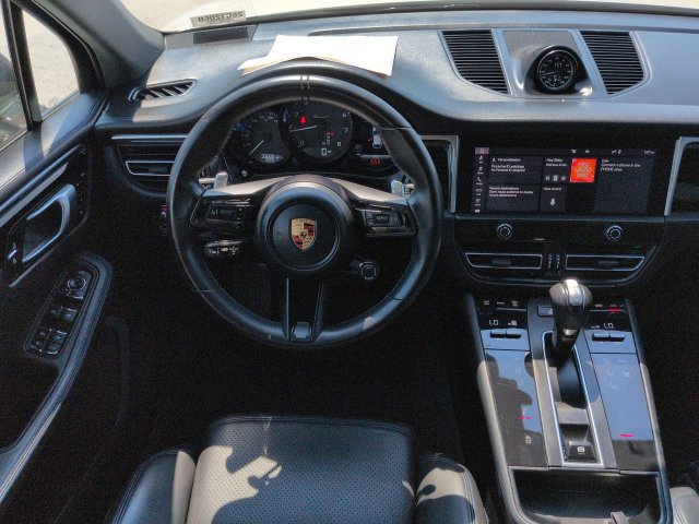 Used 2023 Porsche Macan Turbo AWD/4WD image 18