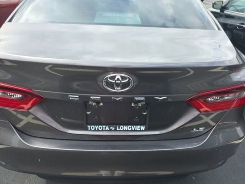 Used 2022 Toyota Camry LE image 5