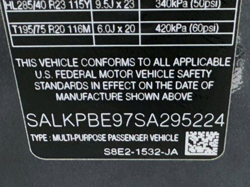 New 2025 Land Rover Range Rover Long Wheelbase SE image 32