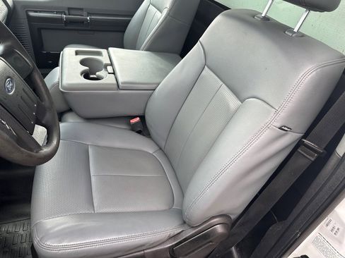 Used 2015 Ford F550 2WD Regular Cab Super Duty image 9