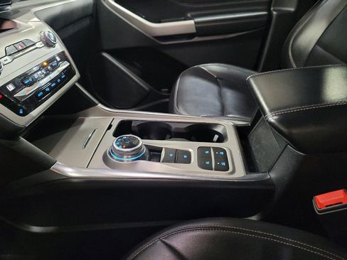 Used 2021 Ford Explorer XLT w/ Equipment Group 202A RWD image 26