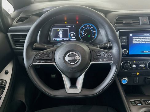 Used 2025 Nissan Leaf S FWD image 17