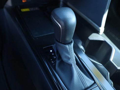 Used 2025 Toyota Camry SE image 9