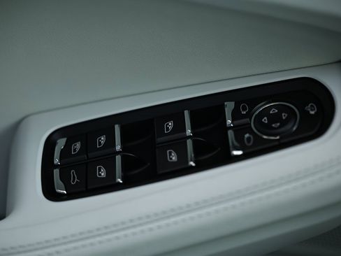 New 2026 Porsche Macan S image 21