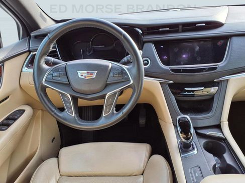 Used 2017 Cadillac XT5 Luxury w/ Driver Awareness Package image 7