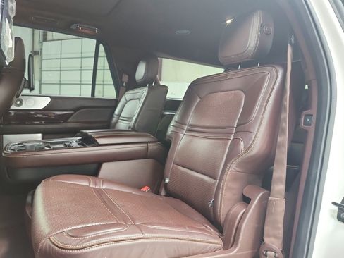 Used 2018 Lincoln Navigator L Black Label w/ Cargo Package AWD/4WD image 11